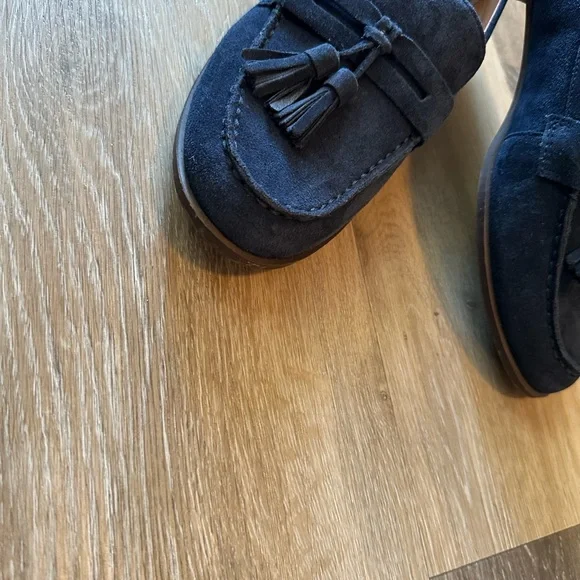 Like New! Tommy Hilfiger suede loafer - Picture 10 of 11